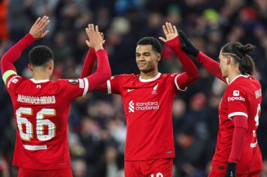 Liverpool Chạm Một Tay Vào Cúp Vàng Sau Khi Arsenal Sảy Chân Trước Crystal Palace